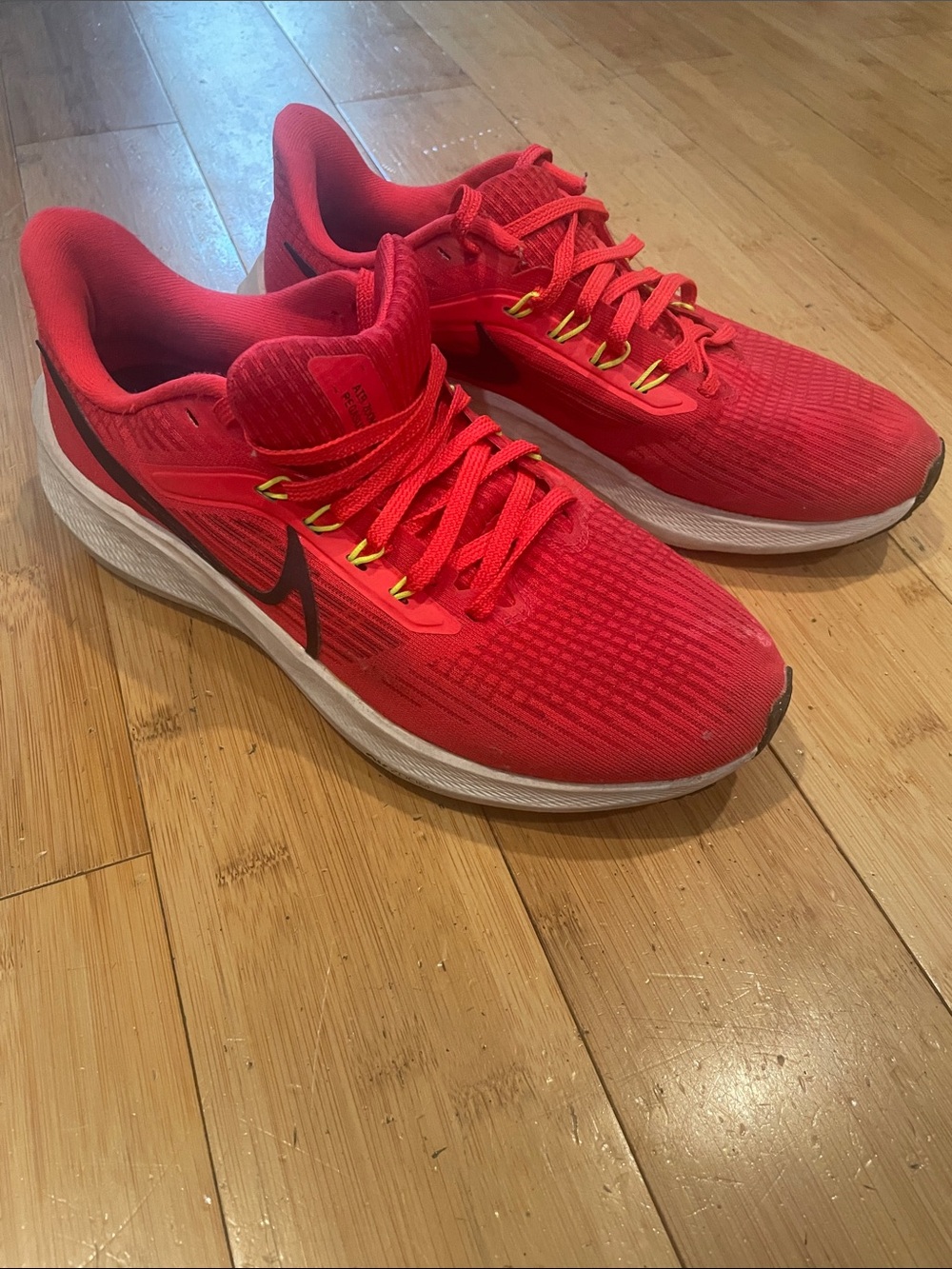 Nike Air Zoom Pegasus 39 Red Black Men 7 Trainers Running Shoes size 7